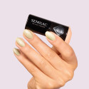 Esmalte Semilac 732 Pistachio Latte Gloss, bote en la mano