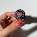 Muestra del esmalte Semilac 734 Toffee Jelly Gloss sobre la uña