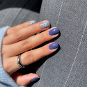 Manicura con el esmalte Semilac 741 Navy Eclipse