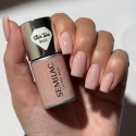 Semilac Skin Tone Cover Base Glitter Peach 7 ml, bote en la mano