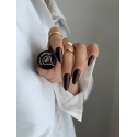 Manicura con el esmalte Semilac 029 Espresso