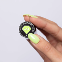 Muestra del esmalte Semilac 604 Luminous Lemon sobre la uña