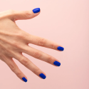 Manicura con el esmalte Semilac 938 Electric Rave