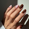 Manicura con el esmalte Semilac 941 Hot Chocolate