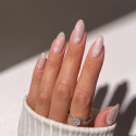 Manicura con el esmalte Semilac 960 Pink Glazed