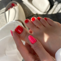 Manicura con el esmalte Semilac 980 Jelly Chili