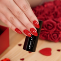Manicura con el esmalte Semilac 345 Gorgeous Red