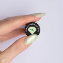 Muestra del esmalte Semilac 497 Green Groove sobre la uña