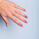 Manicura con el esmalte Semilac 498 Primavera Pink