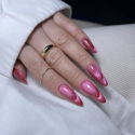 Manicura con el esmalte Semilac 795 Magnetic Raspberry