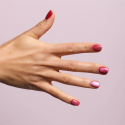 Manicura con el esmalte Semilac 795 Magnetic Raspberry