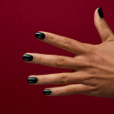 Manicura con el esmalte Semilac 957 Jelly Green