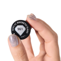 Muestra del esmalte Semilac 961 Magnetic Flash sobre la uña