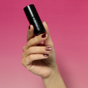 Esmalte Semilac 965 Chocolate Gloss, bote en la mano