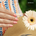 Manicura con el esmalte Semilac 371 Vivid Coral