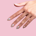 Manicura con el esmalte Semilac 486 The Brave One