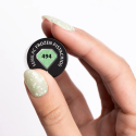 Muestra del esmalte Semilac 494 Frozen Pistachios sobre la uña