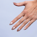 Manicura con el esmalte Semilac 661 Linen Gloss