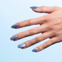 Manicura con el esmalte Semilac 665 Blueberry Gloss