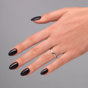 Manicura con el esmalte Semilac A705 Black Opal