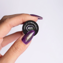 Muestra del esmalte Semilac 825 Cyber Violet sobre la uña
