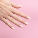 Manicura con el esmalte Semilac 920 Candy Butter