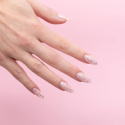 Manicura con el esmalte Semilac 925 Silver & Violet Drops