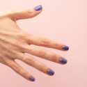 Manicura con el esmalte Semilac 937 Midnight Fever