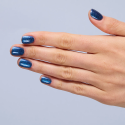 Manicura con el esmalte Semilac 953 Mystery Blue