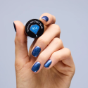 Manicura con el esmalte Semilac 953 Mystery Blue
