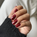 Manicura con el esmalte Semilac 954 Silky Rouge