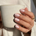Manicura con el esmalte Semilac 963 Rose Stracciatella