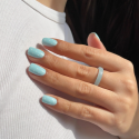 Manicura con el esmalte Semilac 974 Bubbly Blue