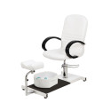 Sillón pedicura Vespa en uso en un salón de belleza moderno.