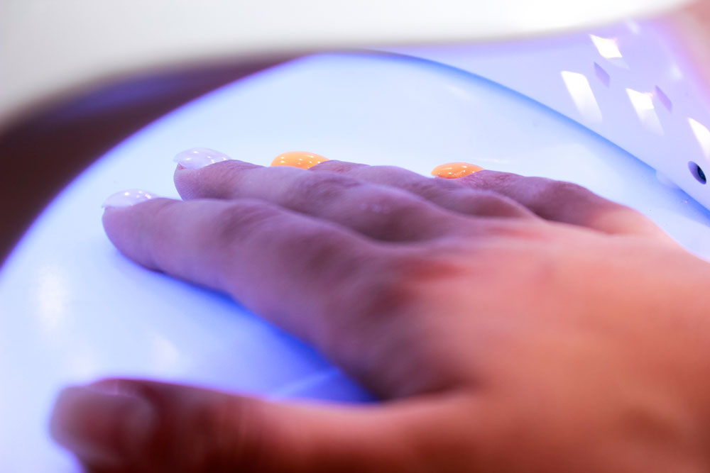 Cuida tus uñas: las 10 mejores lámparas LED y UV para hacerte la manicura  permanente en casa