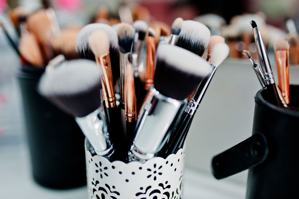 Cómo cuidar tus pinceles, brochas y esponjas de maquillaje? - Blog de  Material Estética