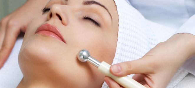 Corriente galvánica para un rostro renovado
