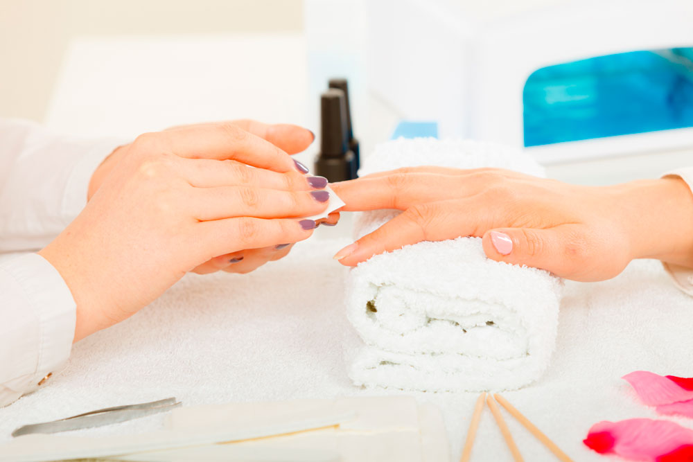 Uñas de gel: Todo lo que debes saber + Cómo aplicarlas en 6 sencillos pasos  
