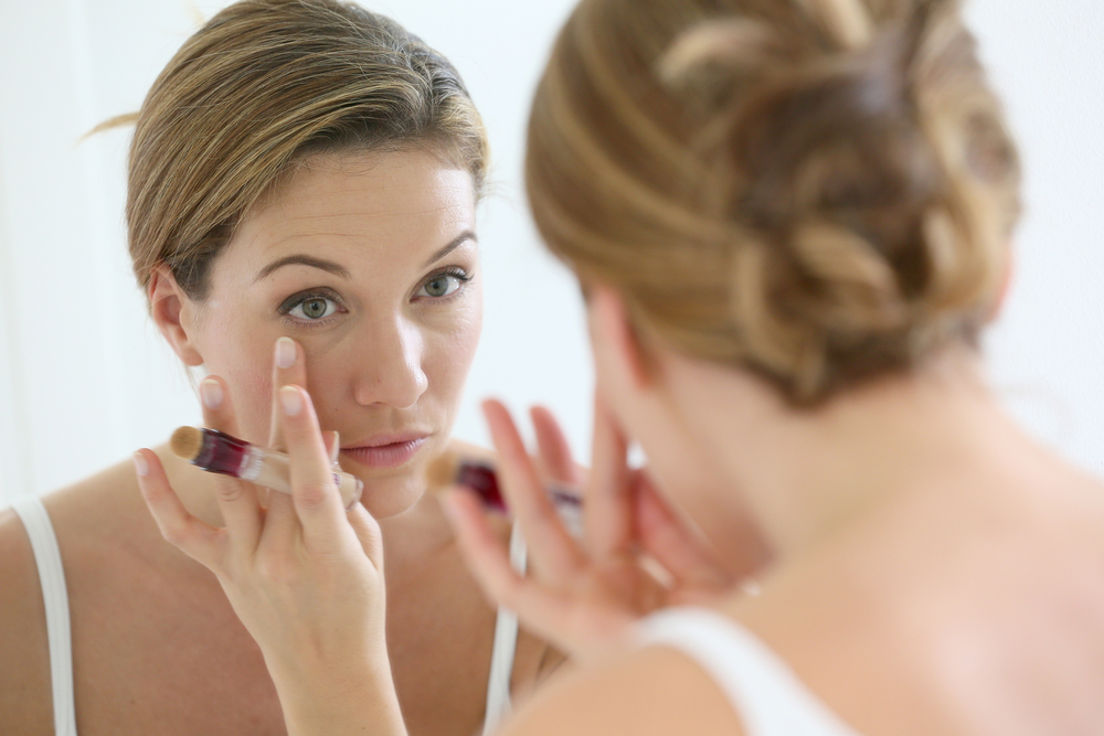 ¿Tienes manchas en la piel? Descubre cómo disimularlas