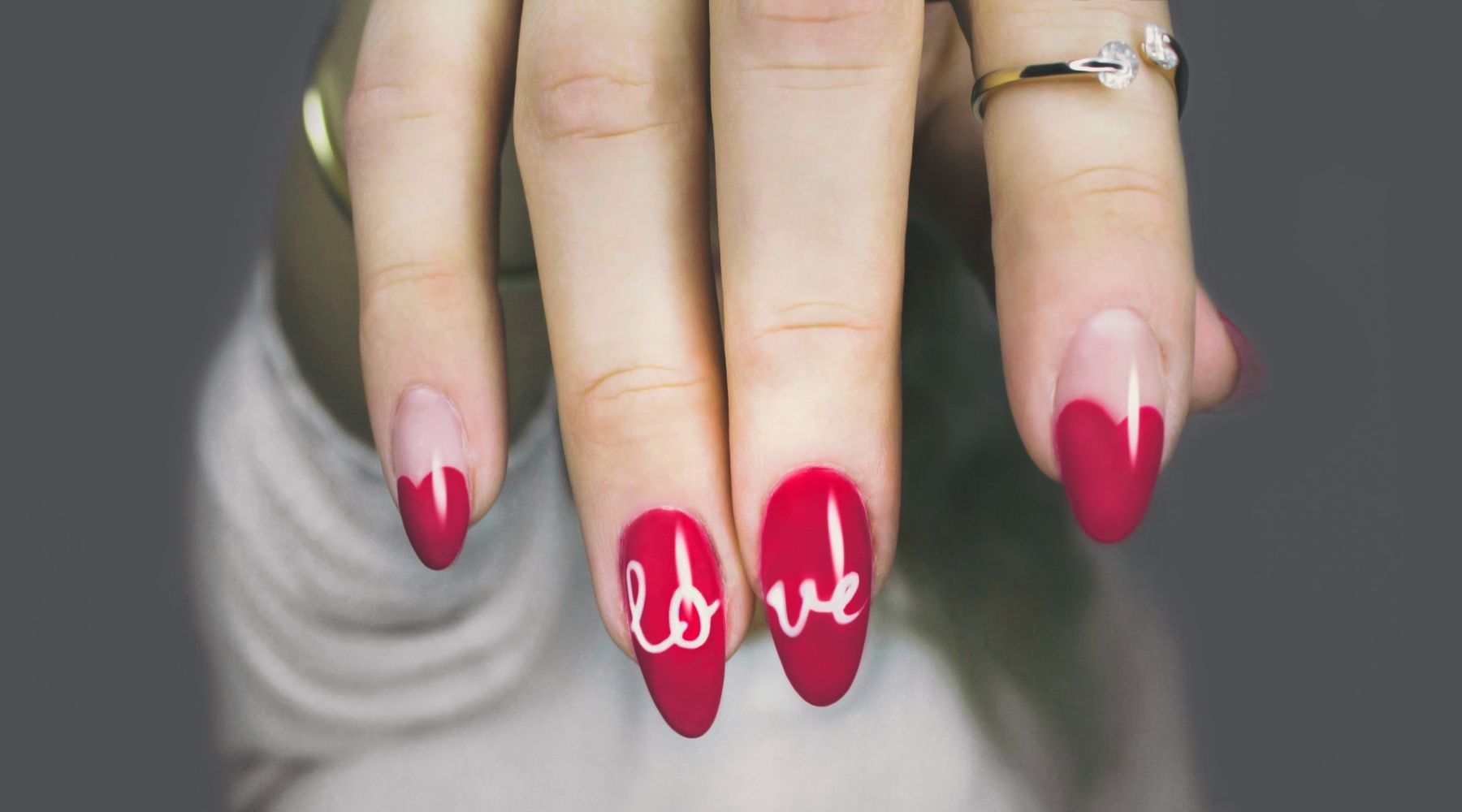 Cómo retirar el esmalte de uñas permanente