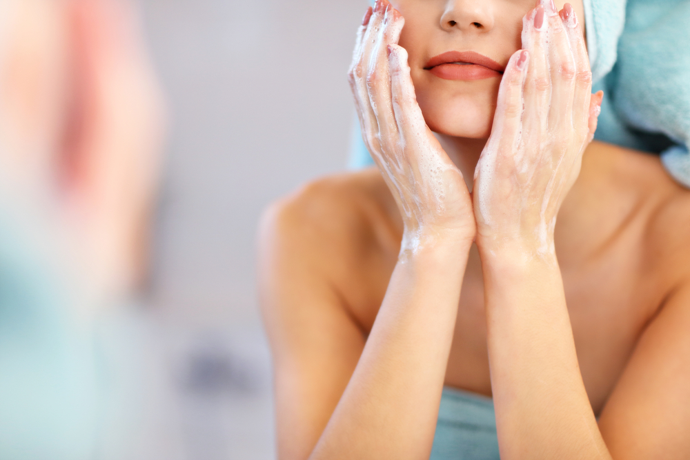 Estos son los pasos que debes seguir en tu rutina facial