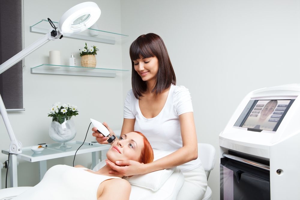 ¿Qué aparatología de estética necesitas para empezar con tu negocio?